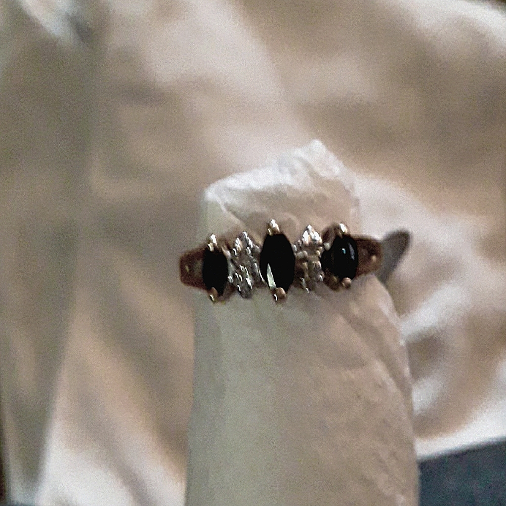 Delightful Dainty Diamond / 10k ring